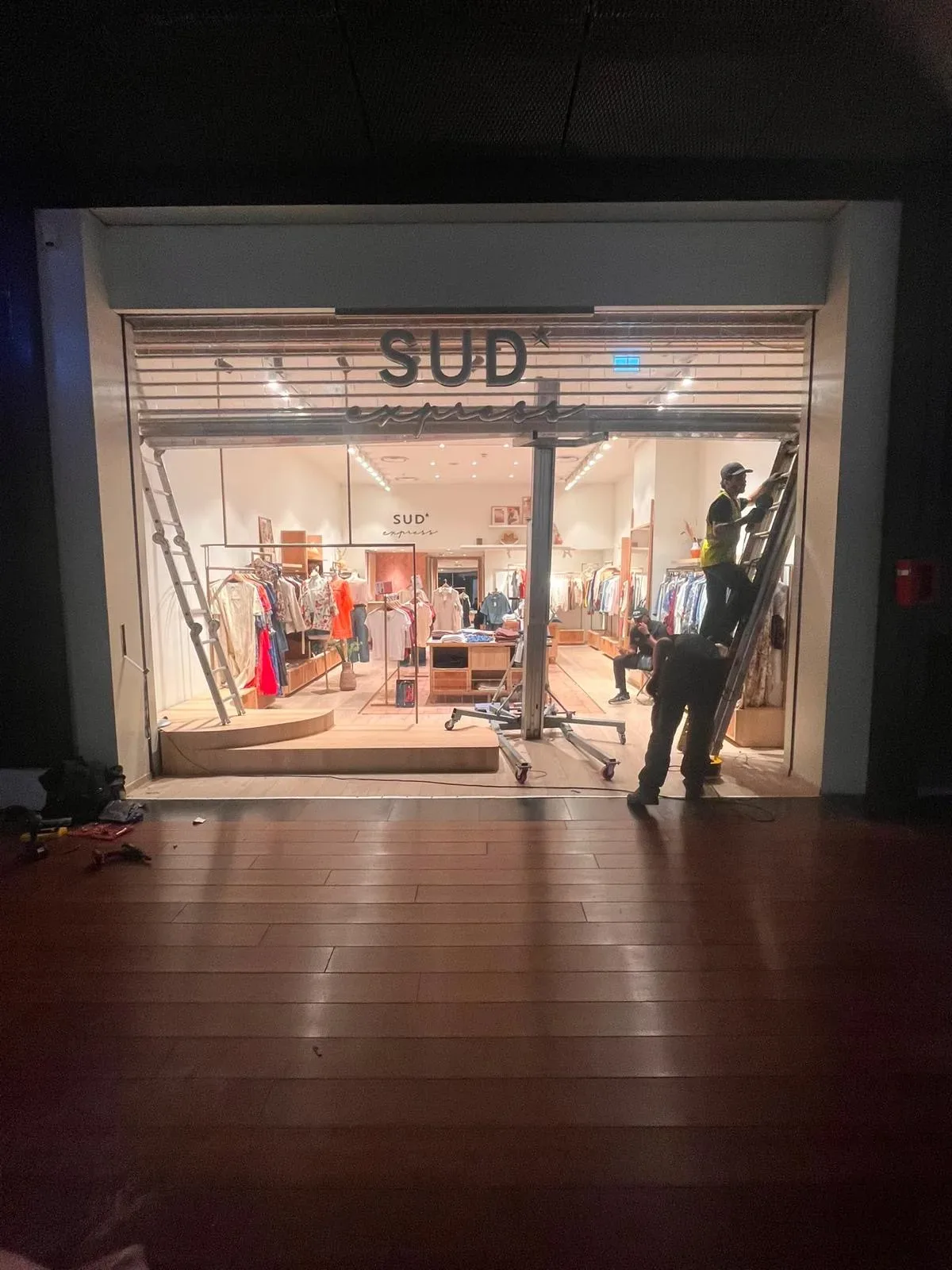 Installation et pose de rideau métallique à Marseille 11