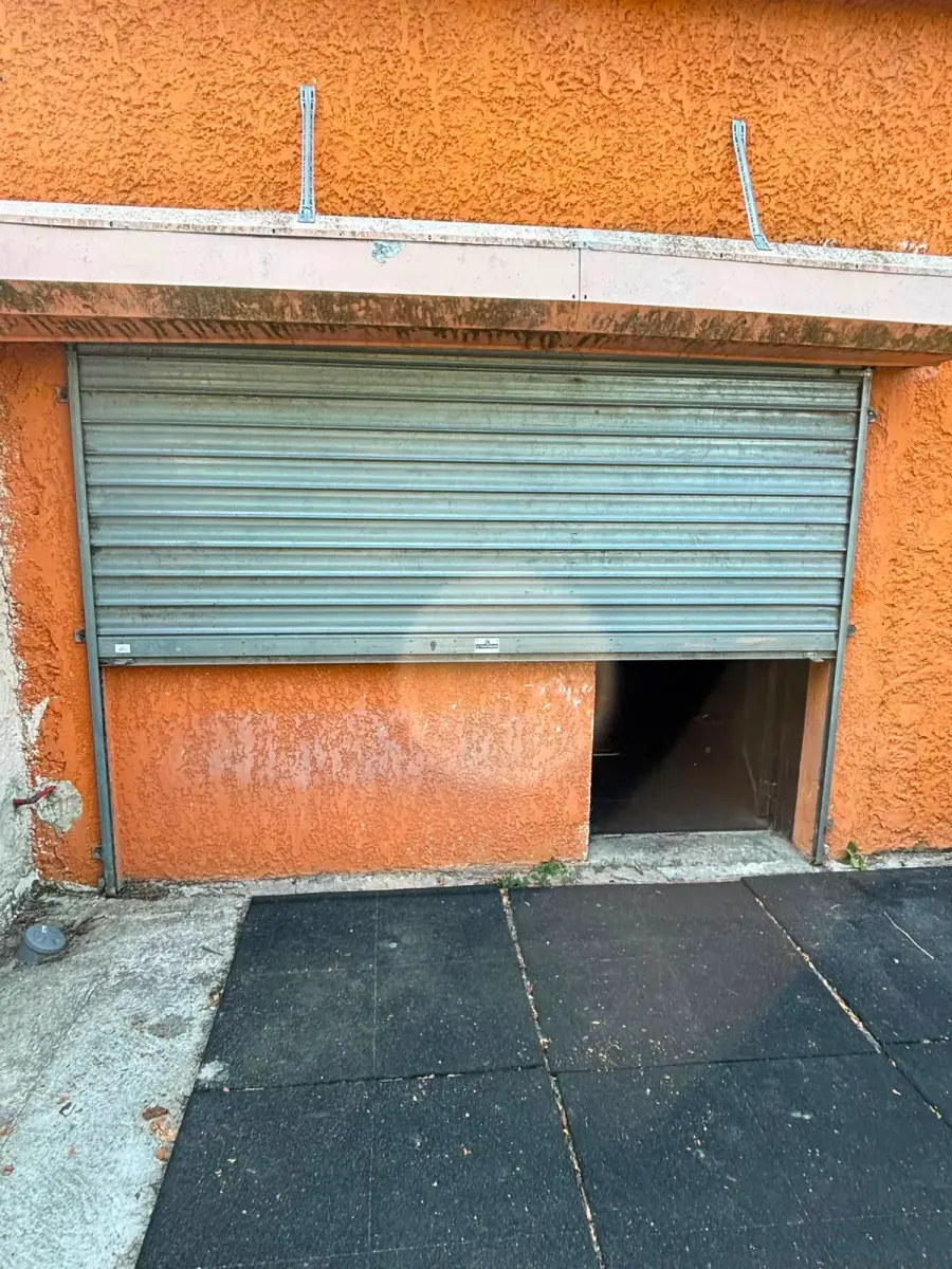 Installation et pose de rideau métallique à Marseille 11